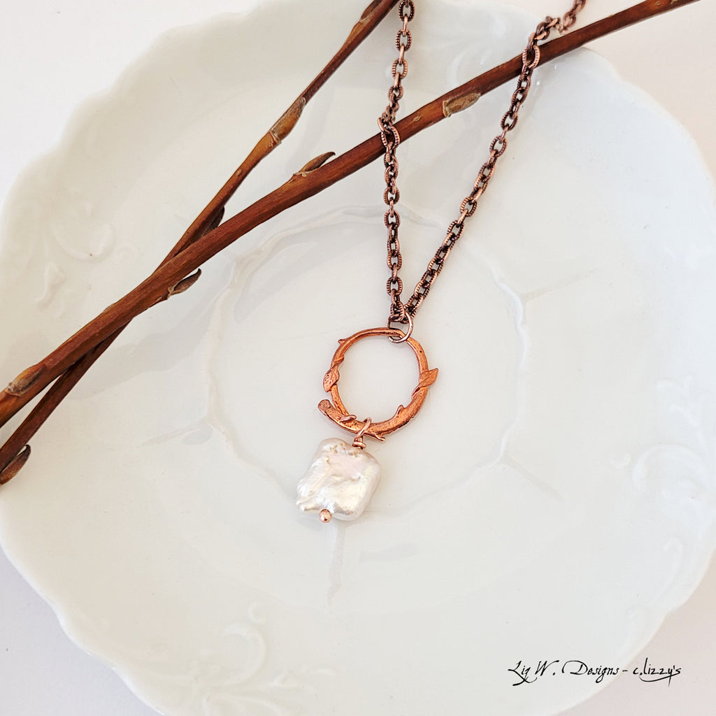 Pearly Days - Necklace 8 - The May Drop
