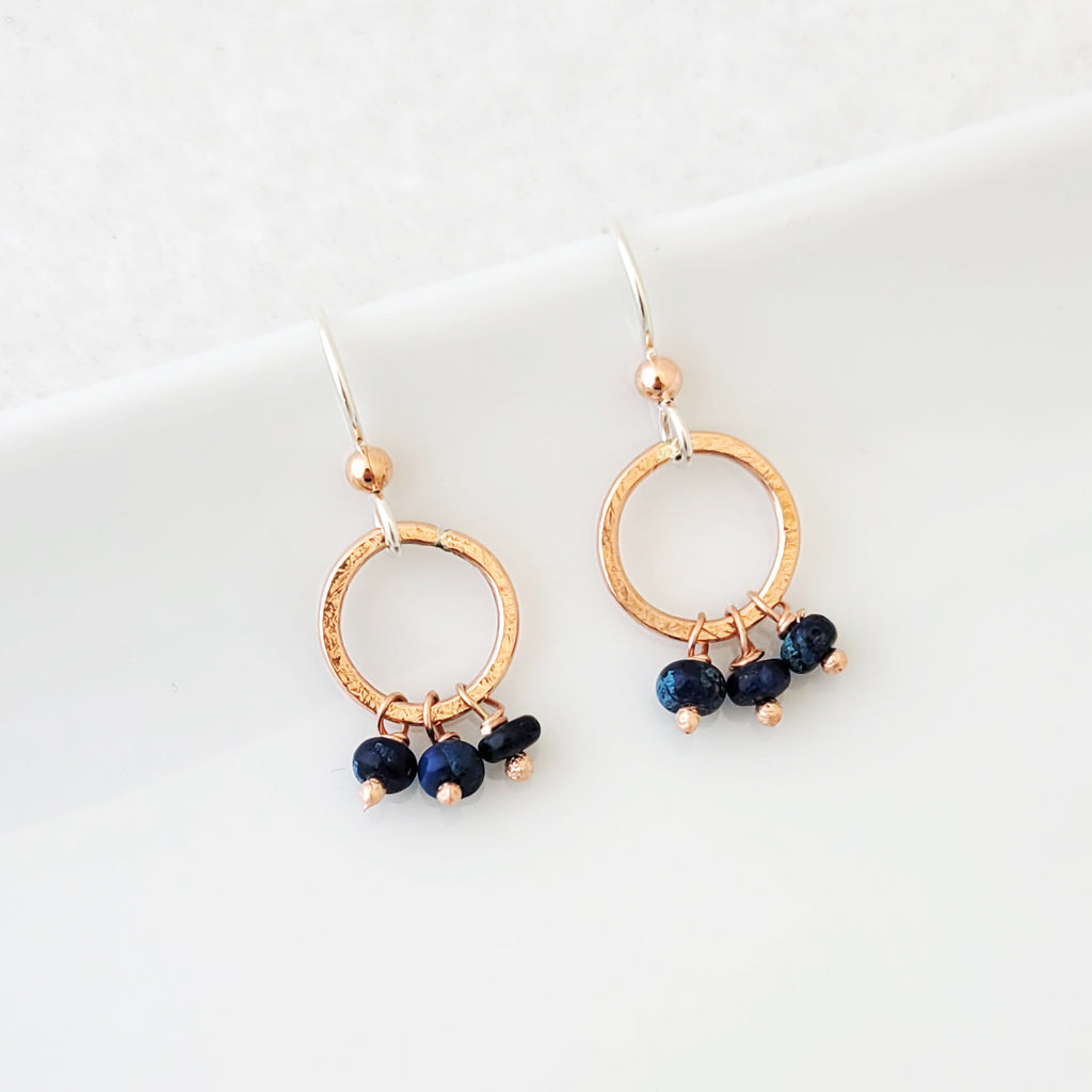 Copper circle earring with mini blue lapis